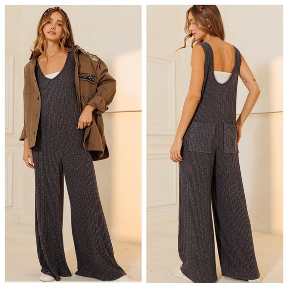 32 Fabulous Wide Leg knit Jumpsuit with back pockets - Picture 4 of 4